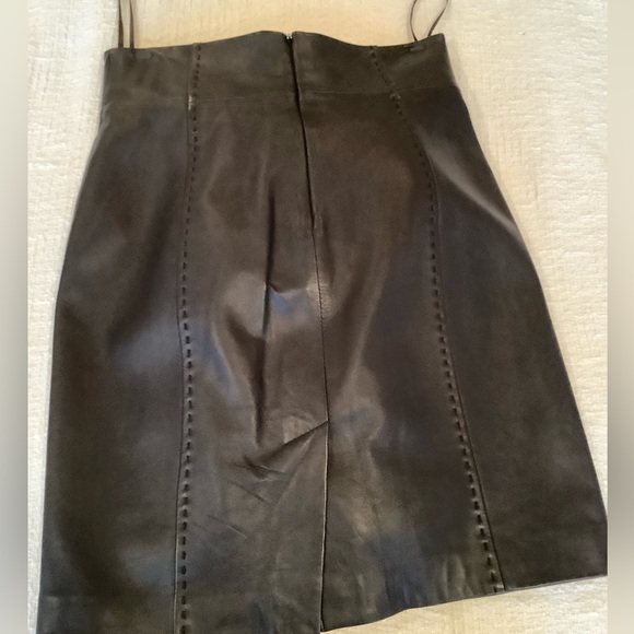 Like new. Buttery soft black LEATHER high waist skirt. Fully lined in polyester. - Picture 5 of 7